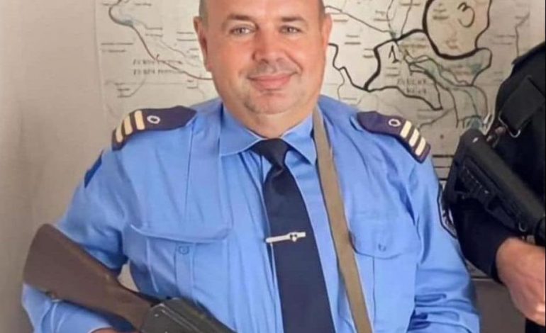 KOSOVA SOT NË DITË ZIE/ Përcillet në banesën e fundit efektivi i policisë që u vra gjatë sulmit në Veri