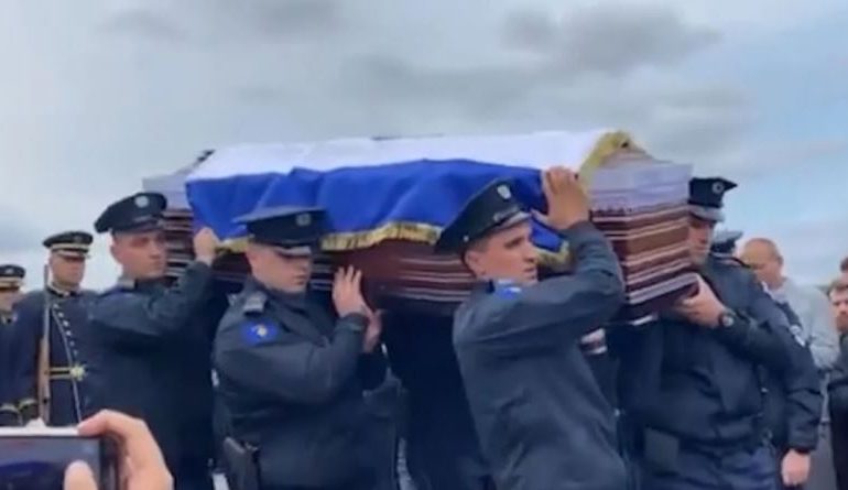 U VRA NË KRYE TË DETYRËS/ Përcillet për në banesën e fundit efektivi Afrim Bunjaku
