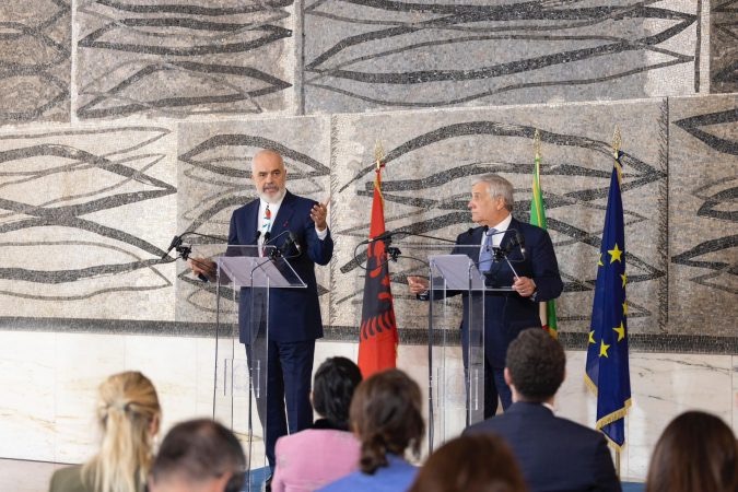 KOMITETI I PËRBASHKËT SHQIPËRI-ITALI/ Rama konferencë me zv.kryeministrin Tajani: Marrëveshja për njohjen e pensioneve…