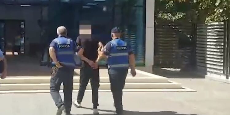 E PËSON KEQ/ Mashtroi një shtetas duke i marrë paratë, arrestohet pas 7 vjetësh ish-trajneri i futbollit