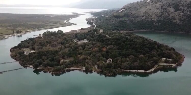 “SHQIPËRIA XHEVAHIRI BALLKANIK”/ Media prestigjioze artikull për turizmin nga veriu në jug
