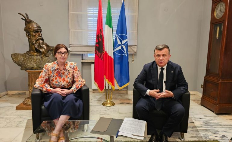 PROCESI I REGJISTRIMIT/ Balla takim me përfaqësues të komunitetit shqiptar në Itali: Synimi i nismës, garantimi…