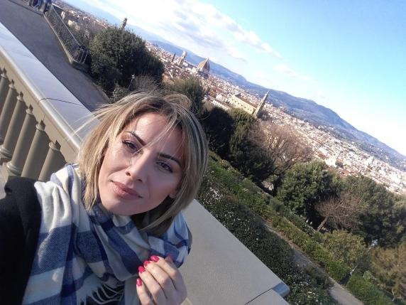 U GRINDËN NË RRUGË/ Detaje nga vrasja e 35-vjeçares shqiptare në Itali, burri u arratis me një “Golf” të bardhë. Motiv xhelozia