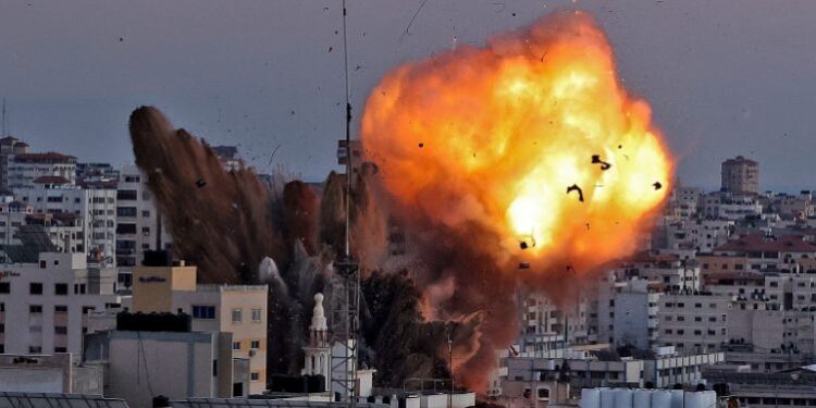 “VRANË CIVILË”/ OKB: Izraeli bombardoi ndërtesat e banimit dhe shkollat në Gaza
