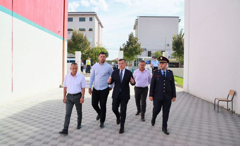 PAKETA E SIGURISË NË SHKOLLA/ Balla jep porositë nga Rrogozhina: Bashkëveprim i shpejtë mes gjithë strukturave