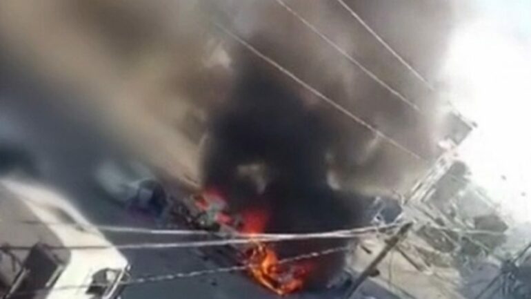 PAMJET/ Po largoheshin nga Gaza pas ultimatumit të Izraelit, ja si sulmohet kamioni që transportonte civilë