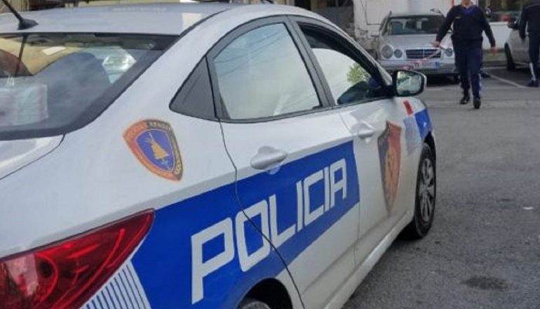 “PLAS” SHERRI MES TË RINJVE NË POGRADEC/ Plagoset me thikë 29-vjeçari, shoqërohen 3 autorët