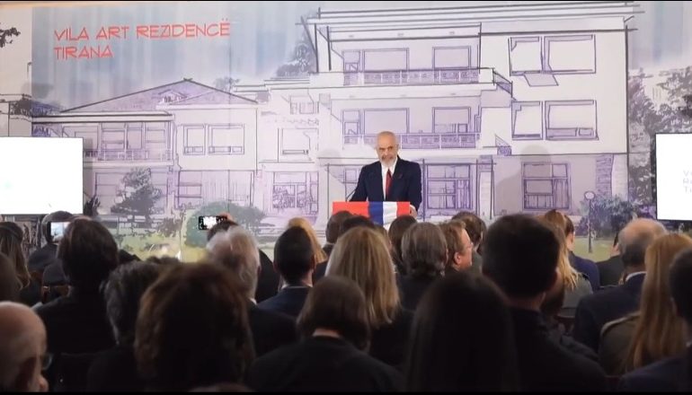 I PRANISHËM DHE MACRON/ Vila e ish diktatorit Enver Hoxha shndërrohet në rezidencë artistësh