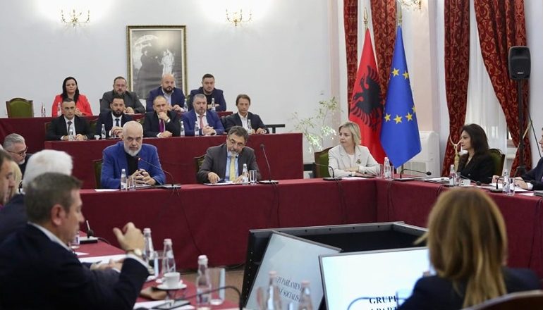 PRIORITETET E AGJENDËS NË KUVEND/ Rama mbledh grupin e Partisë Socialiste