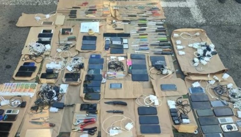 KRYENGRITJE NË BURGUN E SHKUPIT/ Plagosen gjatë përleshjeve dhjetë policë dhe disa të burgosur! Sekuestrohen…