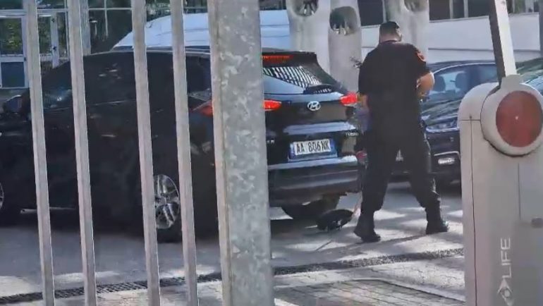 KËRCËNIMET NDAJ PROKURORËVE/ ‘Skaner’ mjetit, ja momenti kur prokurori i çështjes së Laert Haxhisë hyn në ambientet e SPAK