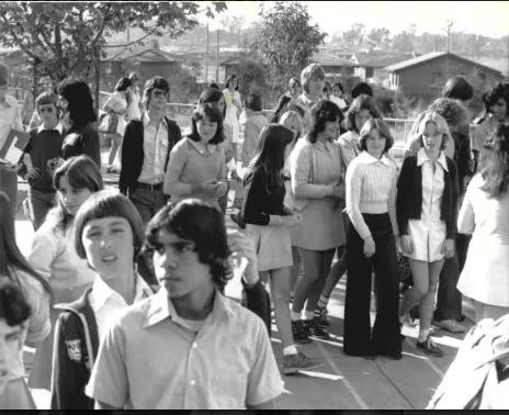 DOSSIER/ Historia e panjohur e studentëve shqiptarë në Perëndim: Në 1975, burri i një studenteje shqiptare...