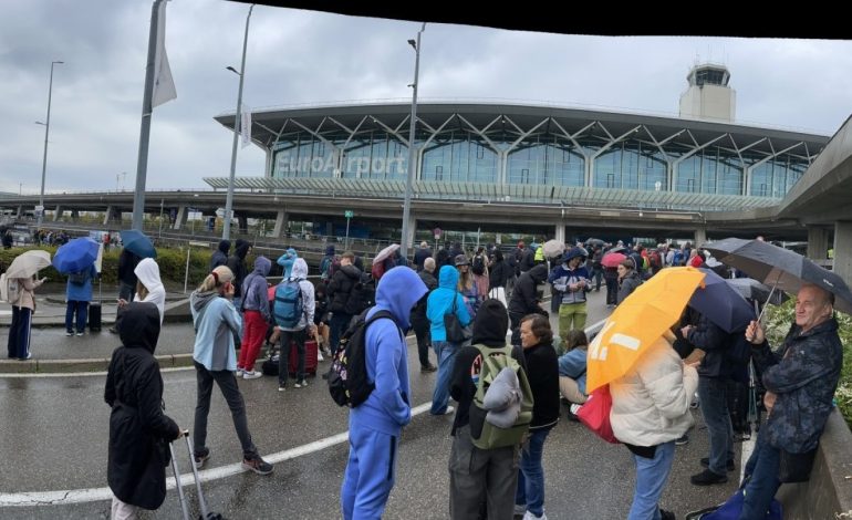 ALARM PËR BOMBË NË AEROPORTIN E BASELIT/ Evakuohen me urgjencë pasagjerët dhe stafi