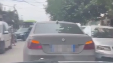 E PËSON KEQ/ Pengoi lëvizjen e mjeteve pasi parkoi gabim, gjobitet me 280 mijë lekë gjobë shoferi në Tiranë