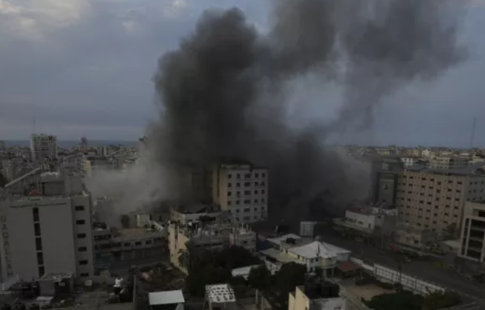 LUFTA HAMAS-IZRAEL/ Mbi 1100 izraelitë dhe palestinezë të vrarë në më pak se 48 orë