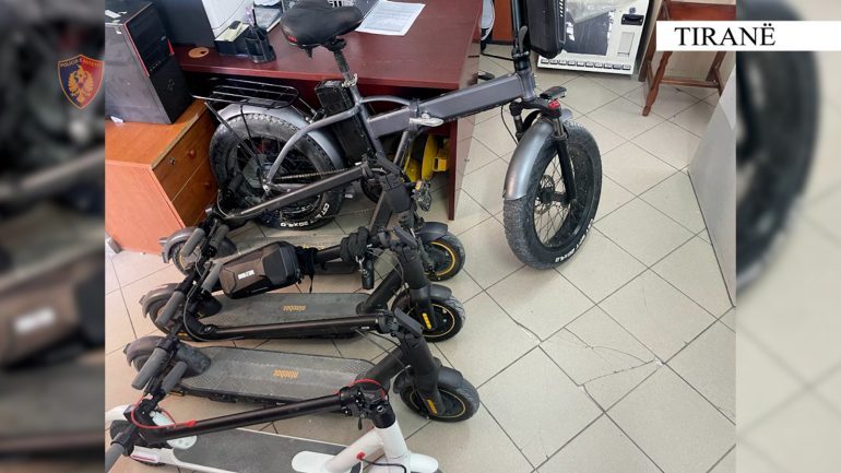 E PËSOJNË KEQ/ Vidhnin monopatina në zona të ndryshme të Tiranës, pranga 2 ‘skifterëve’