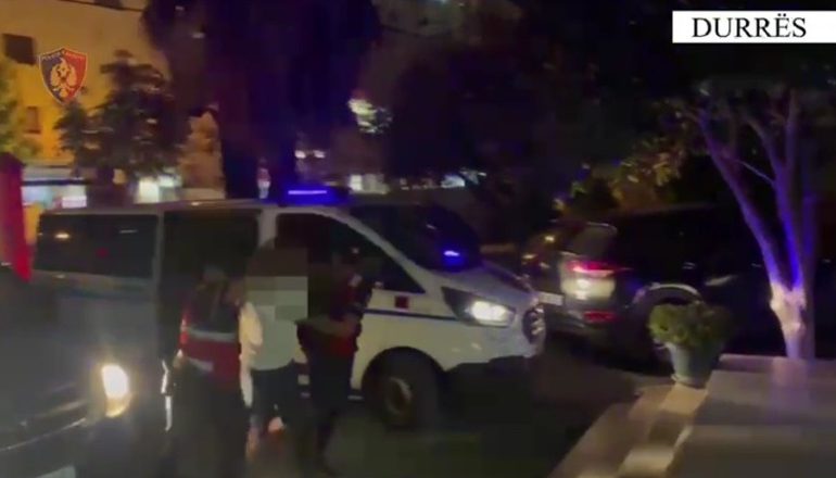 DO KRYENTE VRASJE/ Gjykata lë në burg Aldi Mustafën dhe bashkëpunëtorin e tij! U arrestuan me armë në Durrës