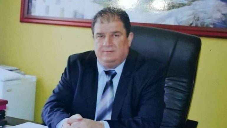 TENTOI TË QËLLOJË EFEKTIVËT PËR NJË GJOBË PARKIMI/ Arrestohet ish-kryebashkiaku i Gramshit