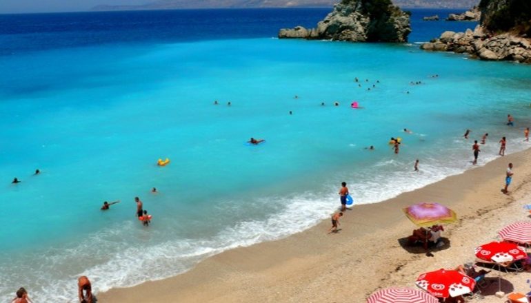 PLAZH EDHE KËTË FUNDJAVË? Temperaturat deri në 30 gradë celsius. Parashikimi i motit