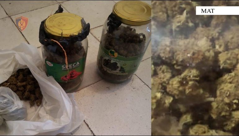 VIJON “TEMPULLI”/ Shisnin drogë në shkollat e Burrelit, arrestohen 2 të rinjtë! Sekuestrohet kanabis