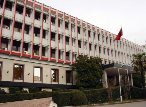 ASNJË SHQIPTAR I LËNDUAR NË IZRAEL/ Ministri Hasani: Dënojmë fuqimisht sulmet