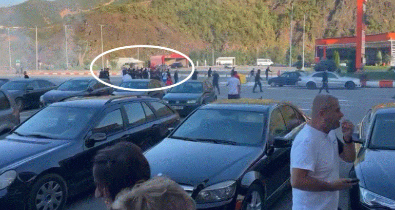 DHUNA PAS NDESHJES TIRANA-VLLAZNIA/ Policia: Kemi shoqëruar 106 tifozë, 8 të arrestuar. Dëmtuan dhe autobusët