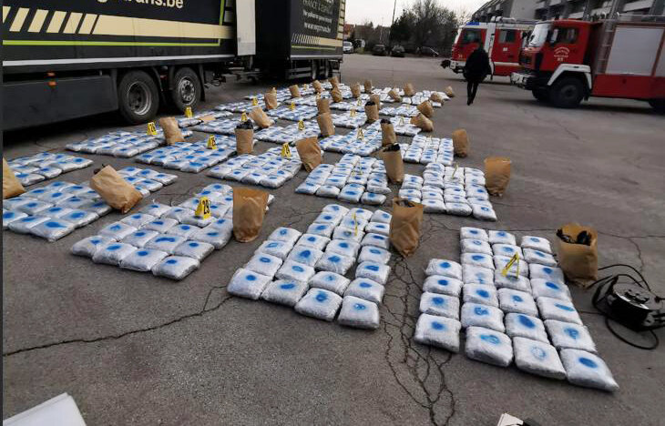 I “FIKU” APLIKACIONI SKY/ Trafikuan 782 kg marijuanë nga Shqipëria, Europol arreston 6 serbë