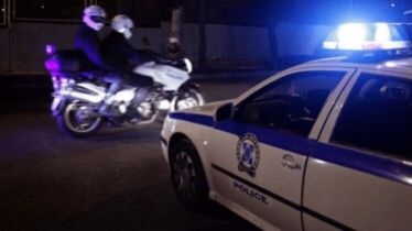 NDODH NË GREQI/ Hyri në një pikë karburanti me maskë dhe mori lekët nga arka, identifikohet 45-vjeçari shqiptar