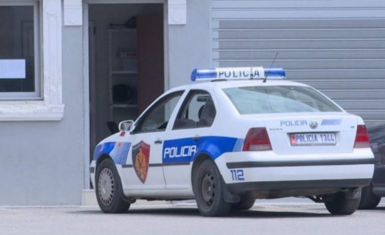 EMRAT/ Morën me forcë në makinë 46-vjeçaren në Tiranë, arrestohen dy gratë e dyshuara
