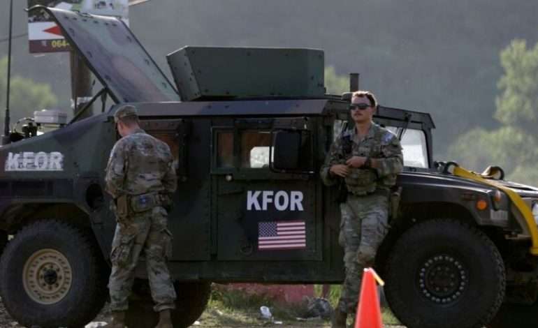 NATO SHTON FORCAT E KFOR-IT NË KOSOVË/ 130 ushtarë rumunë i bashkohen misionit paqeruajtës