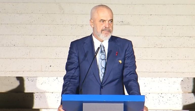 MBYLLET DITA E PARË E SAMITIT/ Rama falënderon Scholz dhe Von der Leyen: Këta dy gjermanë krahë meje kanë…