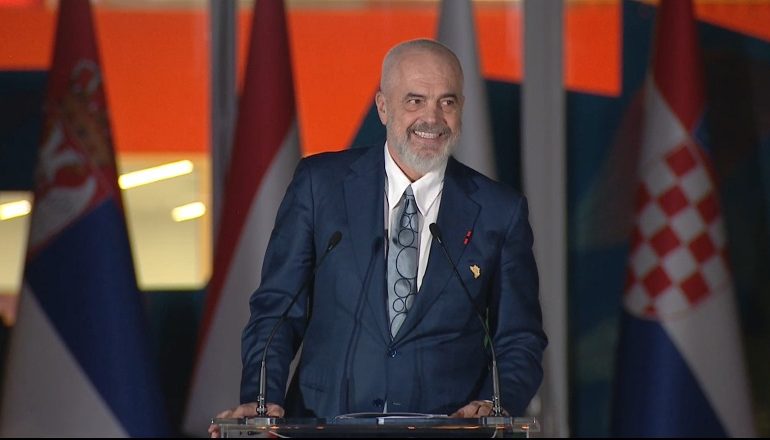 CEREMONIA E PËRURIMIT TË PIRAMIDËS/ Rama: Të gatshëm për projekte të tjera
