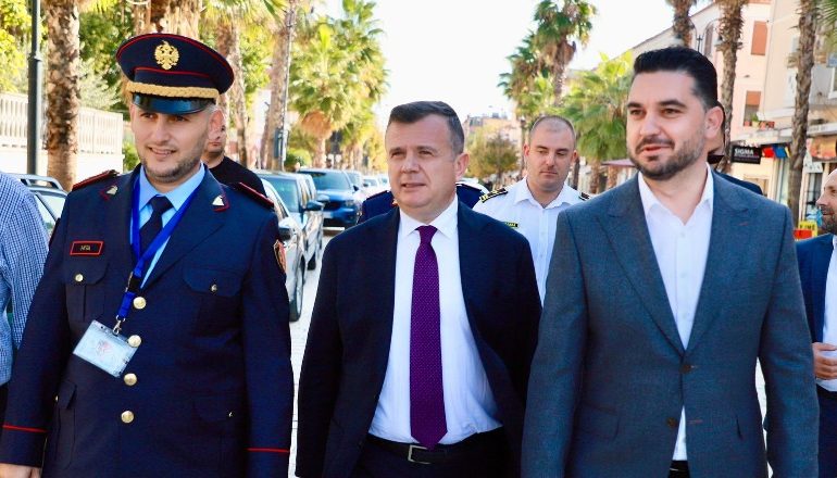 PAKETA E SIGURISË/ Balla në Kavajë: Bashkëpunim me autoritetet dhe bashkinë për garantimin e perimetrit të sigurisë në shkolla