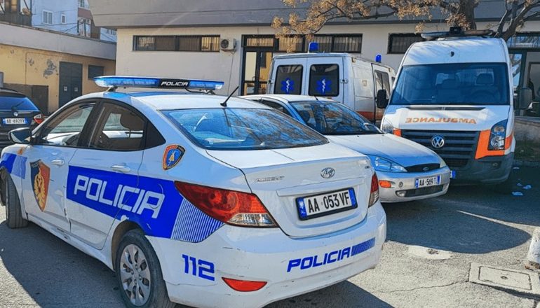 VJEDHJE, PLAGOSJE ME THIKË DHE SHERR NË DURRËS/ Arrestohen 6 persona, 1 në hetim dhe 1 në kërkim