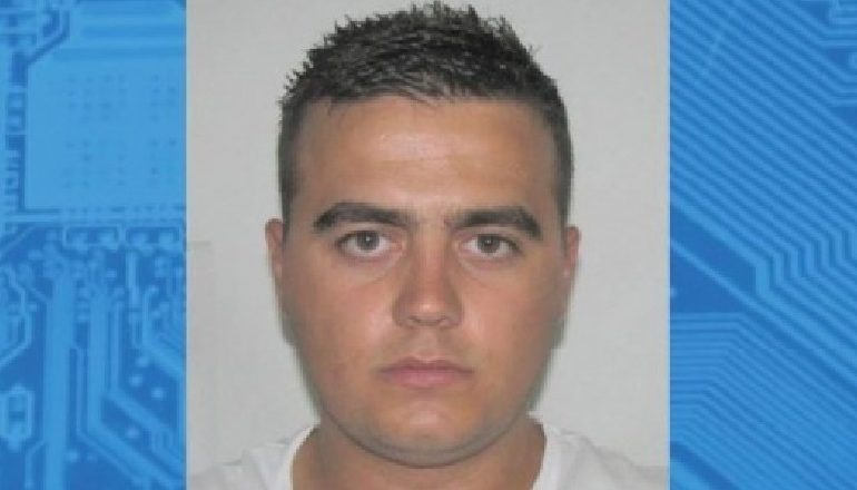 NË KËRKIM SE POROSITI VRASJE/ Policia aksion në Elbasan për kapjen e Suel Çelës! Kontrolle në shtëpinë e tij dhe tregun Agroushqimor