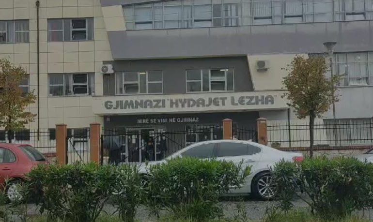 NDODH EDHE KJO/ Dhunë në një shkollë në Lezhë, nxënësi godet me karrige mësuesen