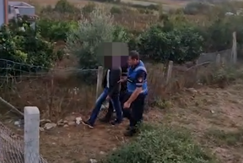 E PËSON KEQ/ Kishte fshehur armë zjarri dhe municion në banesën e tij, arrestohet 54-vjeçari në Manzë