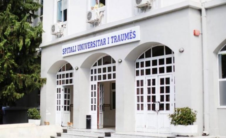 PËRFUNDOI TEK TRAUMA ME DËMTIME TË RËNDA NË KAFKË/ Pyeten 15 të mitur në Korçë, sherri nisi në rrjetet sociale