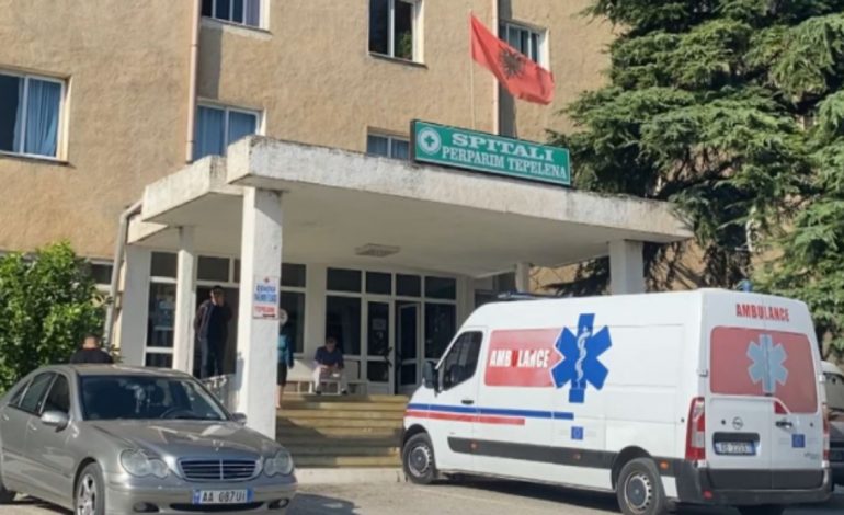 SKANDAL NË TEPELENË/ Shefja e shërbimit spitalor dhe kryeinfermierja shesin ilaçet e spitalit në farmaci private