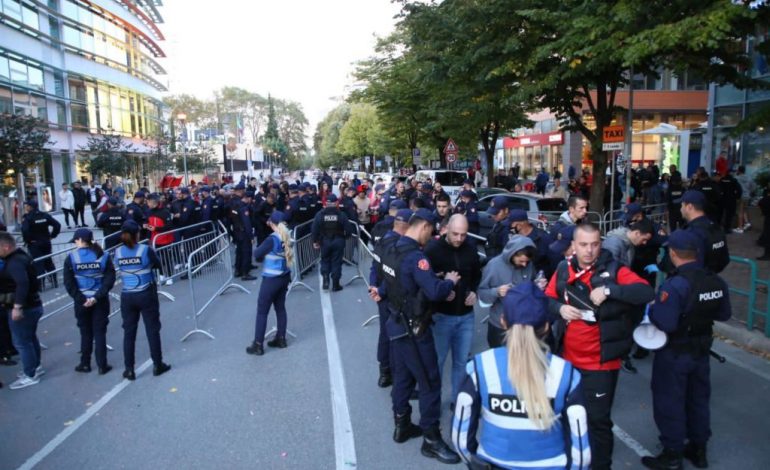 SFIDA KUALIFIKUESE E EURO 2024/ Policia e Shtetit këshillon tifozët: Ruani qetësinë, presim mirëkuptimin tuaj për masat e marra