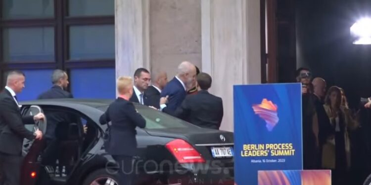 PAS TAKIMIT ME BEGAJN/ Macron mbërrin në kryeministri, pritet nga Rama