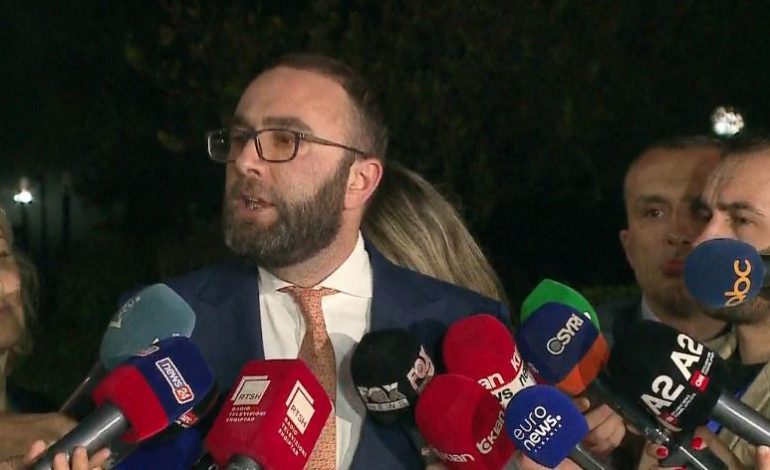 “THIRRJA E GARDËS PROVOKOI SITUATËN”/ Bardhi flet pas tensioneve në Kuvend: Mazhoranca na mbylli…