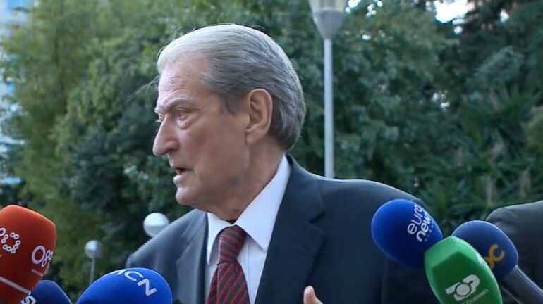 SOT GJKKO PRET TA MARRË NË PYETUJE/ Berisha: S’do e menderosim Kushtetutën, do të shkoj kur….
