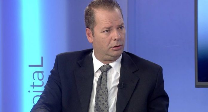 “LARGIMI I BERISHËS PAS SHPALLJES NON GRATA”/ Kulluri: Bardhi doli kundër rezolutës së Kuvendit PD, të shkruar nga ai vetë