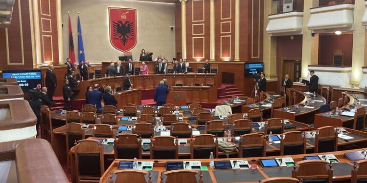 REZOLUTA NË MBËSHTETJE TË KOSOVËS/ Kuvendi sot 5 orë debat