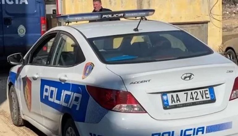 NDODH EDHE KJO/ Godet të gruan e kushëririt me grusht dhe tenton ta godasë me thikë, arrestohet nga policia