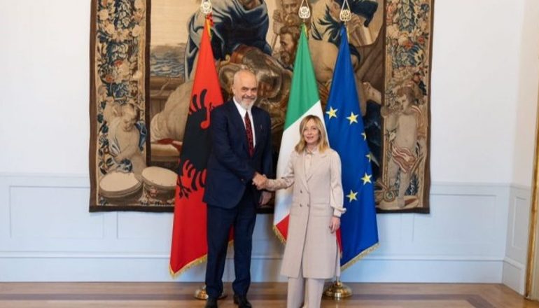 MARRËVESHJA PËR EMIGRANTËT/ Meloni poston videon e Ramës dhe shkruan: Përgjigje e duhur për të majtën italiane