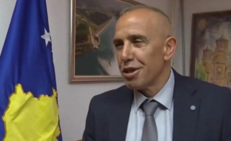PUNËSOI VAJZËN E TIJ SI DREJTORERSHË/ Kryetari i Zubin Potokut: Jam i detyruar të marr familjarë sepse…