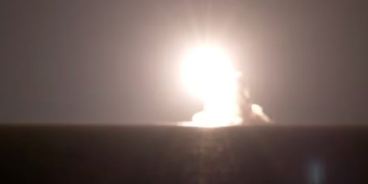 UKRAINA I JEP GODITJEN PUTINIT/ Bombardon luftanijen më të re të flotës ruse