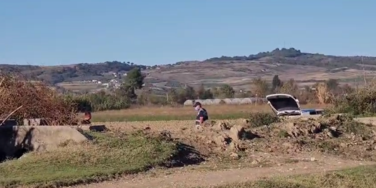 DETAJET/ 39-vjeçari u gjet i vrarë brenda në makinë në Libofshë, banorët e zonës: Nuk e njohim